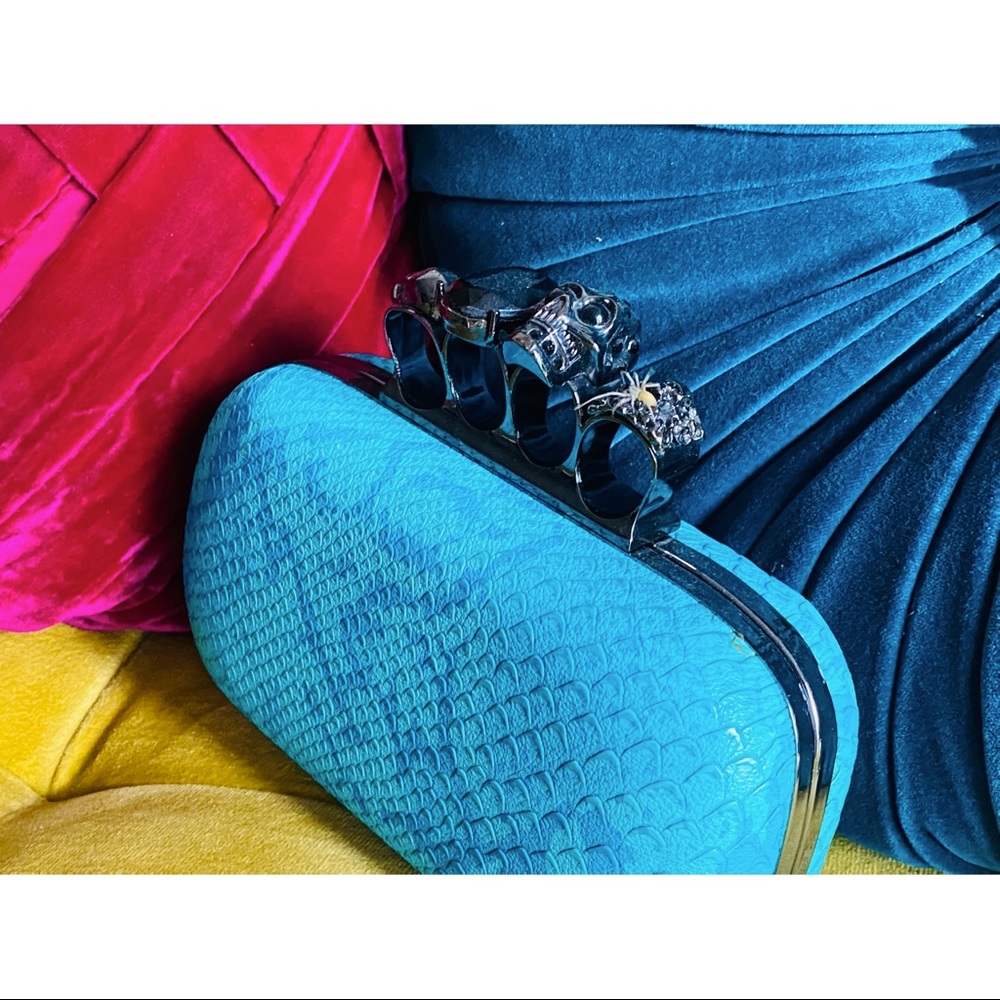 Brass knuckle clutch